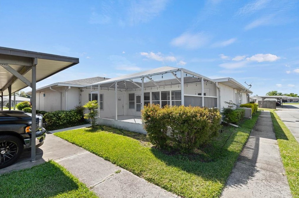 1120 Apple Ter, Leesburg, FL 34748-6464