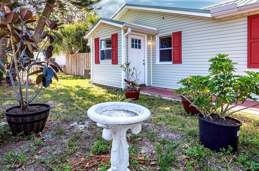 1312 Sherman Ave, Tavares, FL 32778-2932