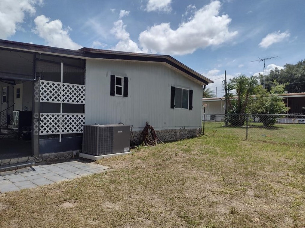 16674 102 Ave Rd, Summerfield FL  34491-8613 exterior