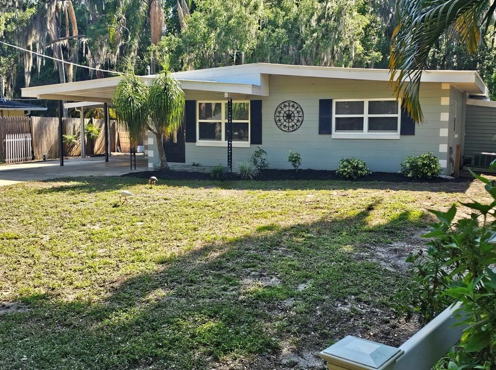 31935 Tropical Shores Dr, Tavares, FL 32778