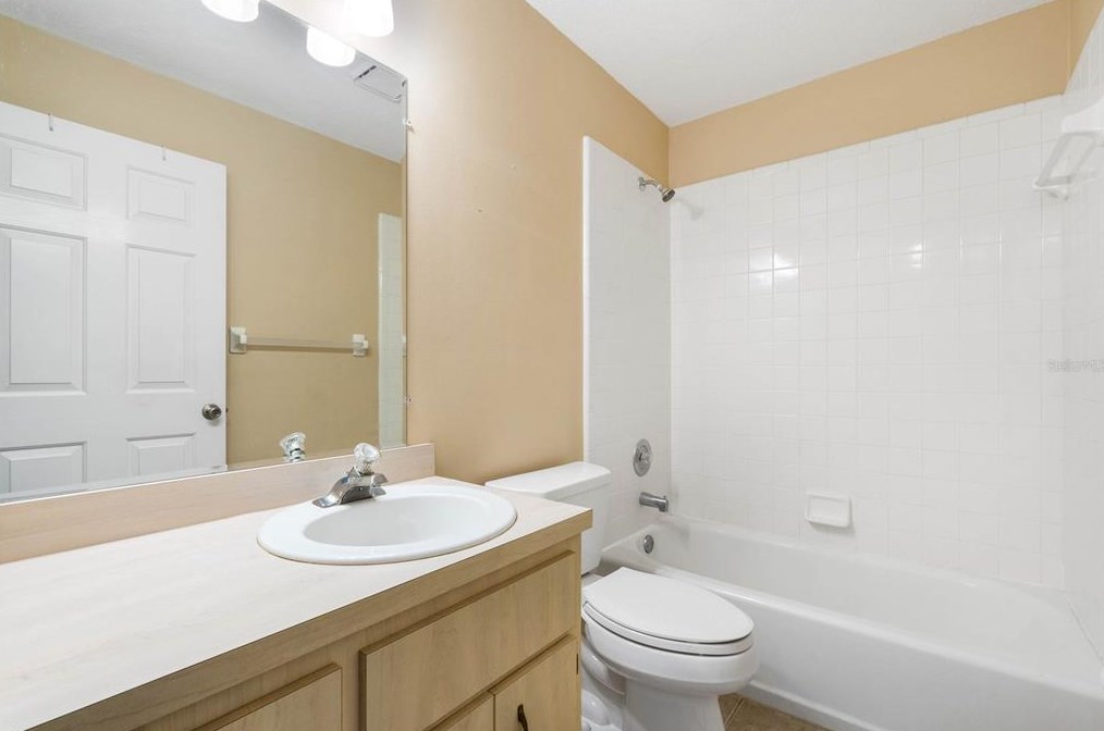 2600 Montecito Ave, Eustis FL 32726-4476 exterior