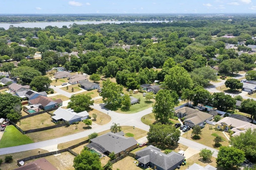 2600 Montecito Ave, Eustis FL 32726-4476 exterior