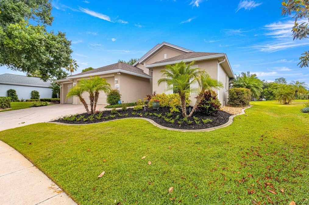 8015 Pine Hollow Dr, Mount Dora, FL 32757-9114