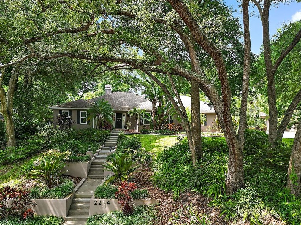 2214 Dogwood Cir, Mount Dora, FL 32757-9572