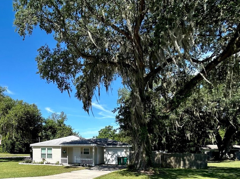 301 Hazel St, Wildwood, FL 34785