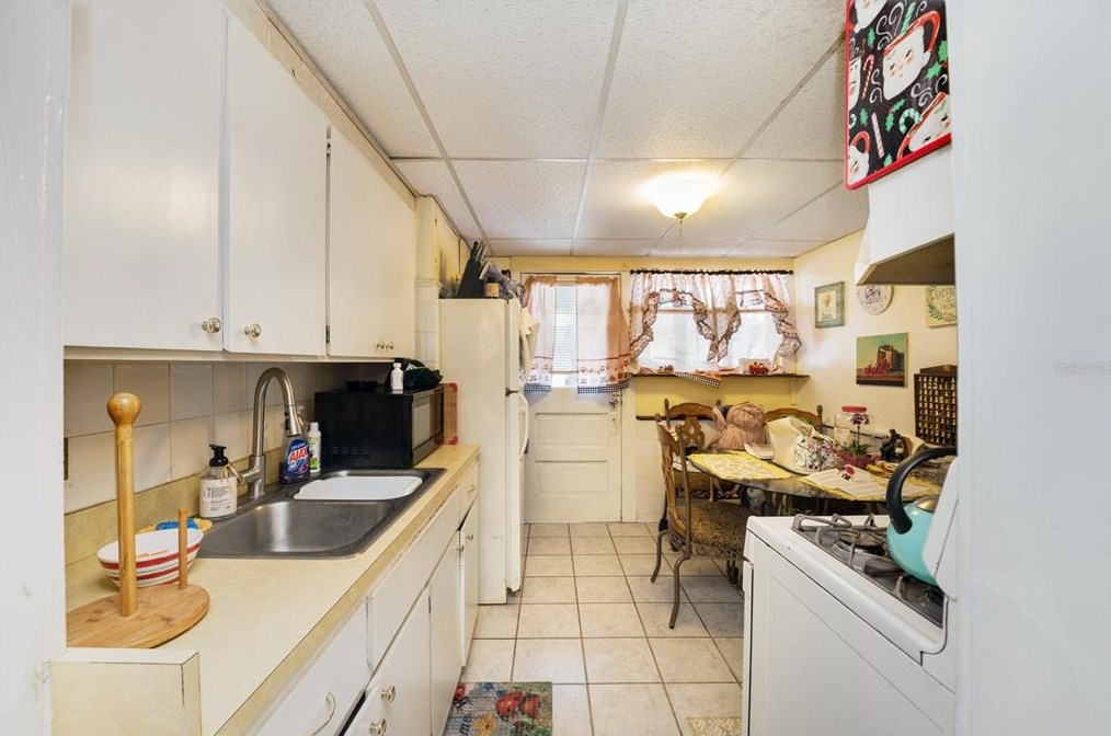 430 Lemon Ave, Eustis FL 32726-4133 exterior