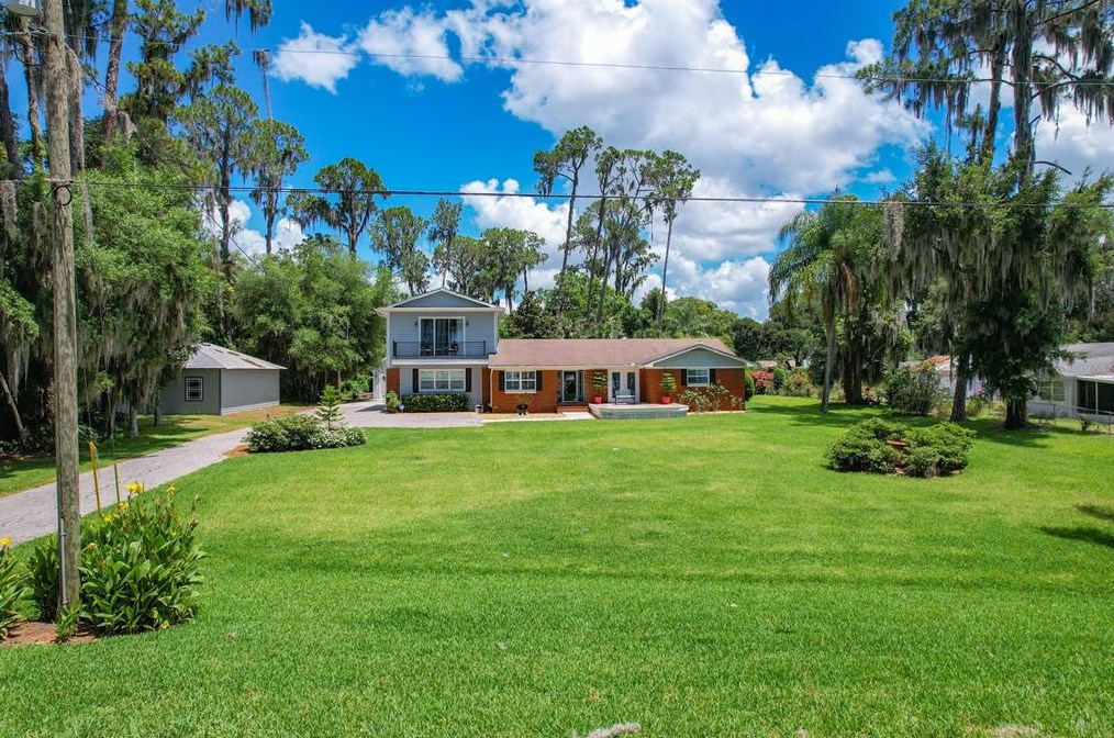 4405 Lakeshore Dr, Mount Dora, FL 32757