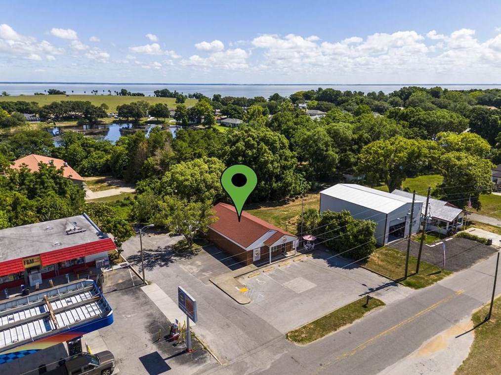 16927 Lakeside Dr, Montverde FL  34756-3247 exterior