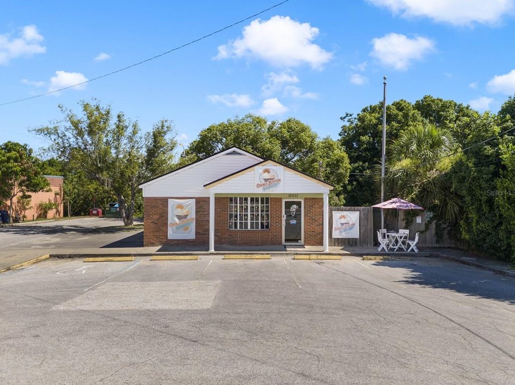 16927 Lakeside Dr, Montverde FL  34756-3247 exterior