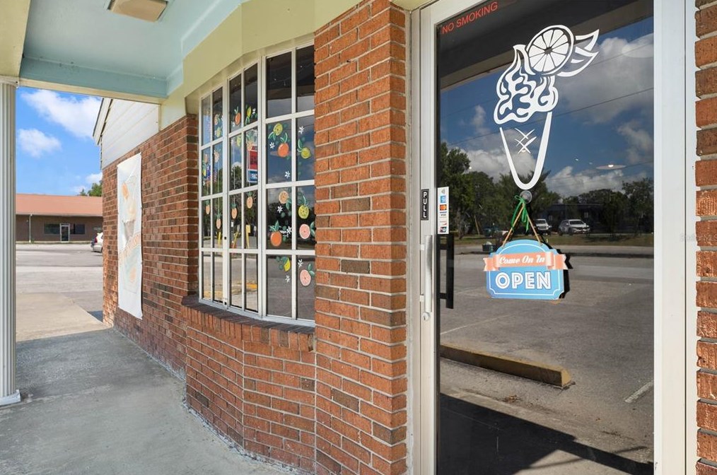 16927 Lakeside Dr, Montverde FL  34756-3247 exterior