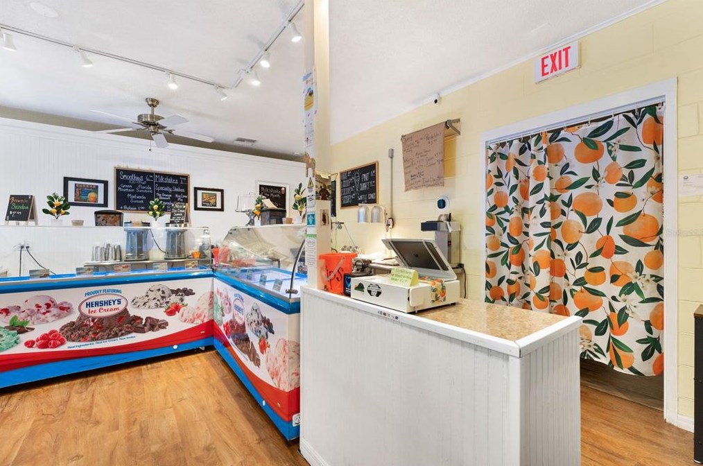 16927 Lakeside Dr, Montverde FL  34756-3247 exterior