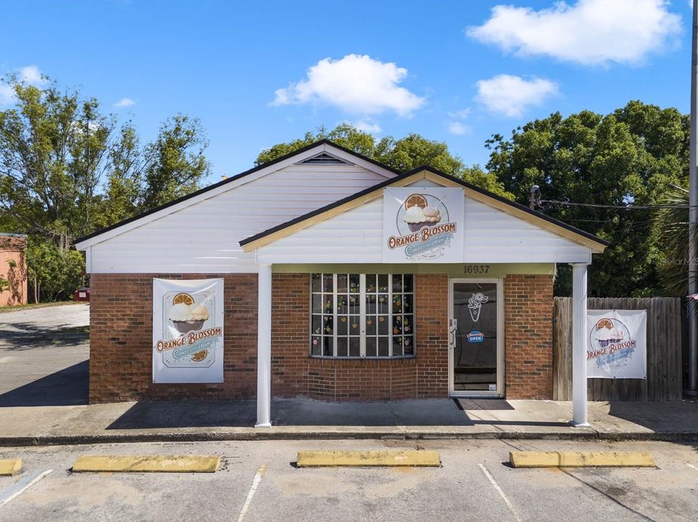 16927 Lakeside Dr, Montverde FL  34756-3247 exterior