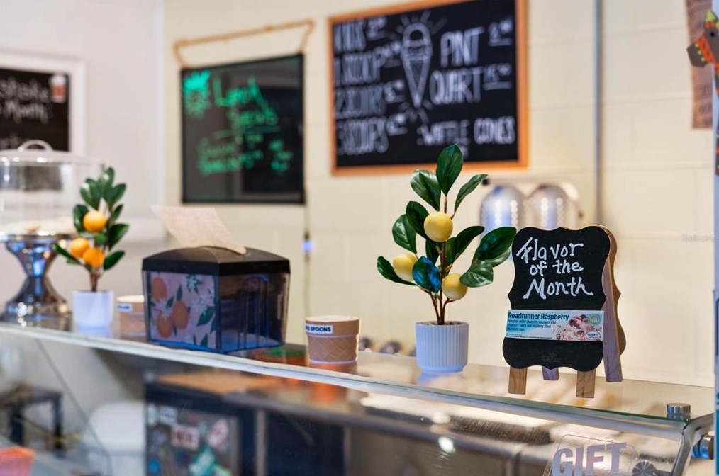 16927 Lakeside Dr, Montverde FL  34756-3247 exterior