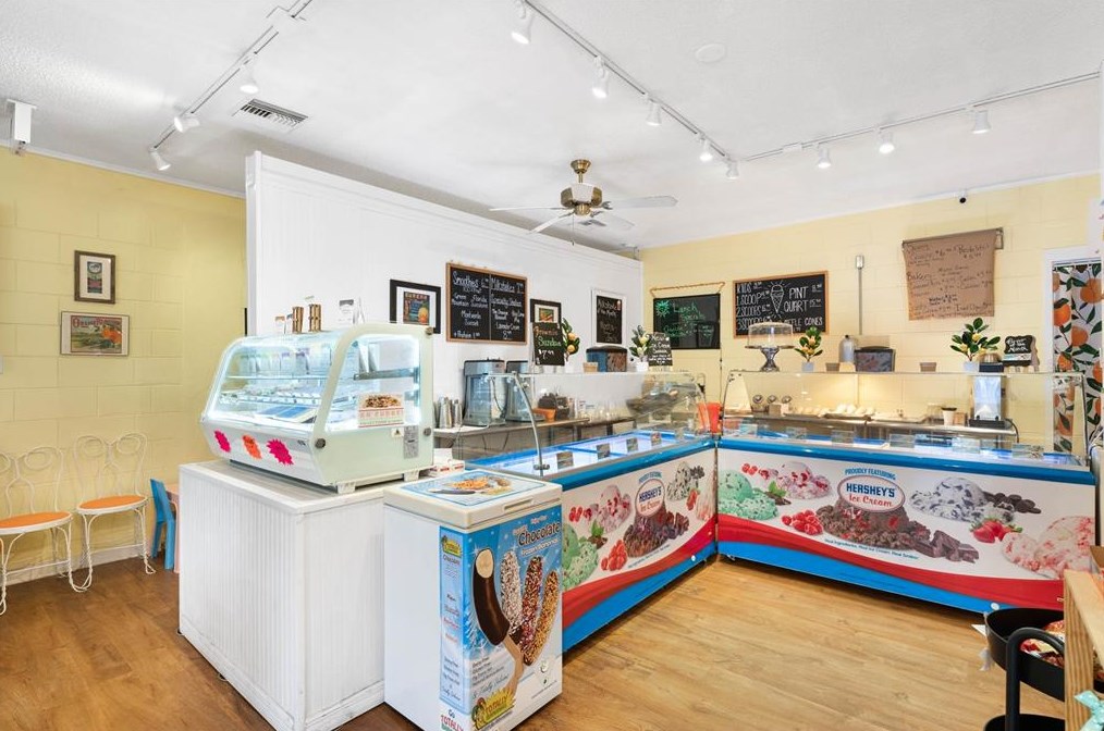 16927 Lakeside Dr, Montverde FL  34756-3247 exterior