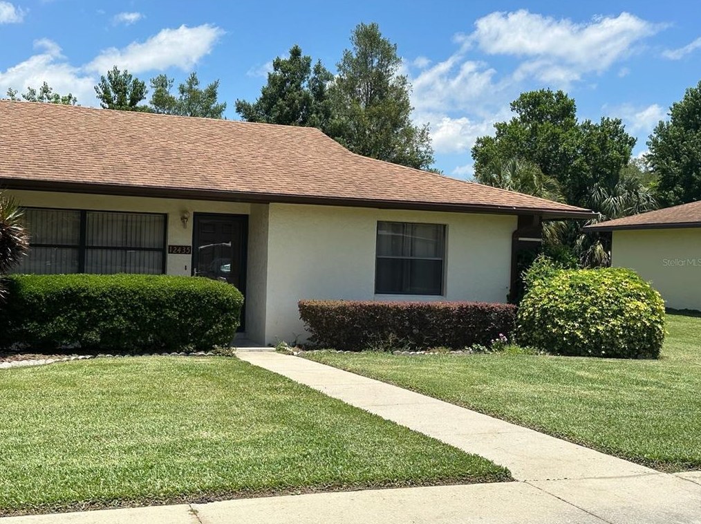 12435 Orangewood Cir, Tavares, FL 32778-4436
