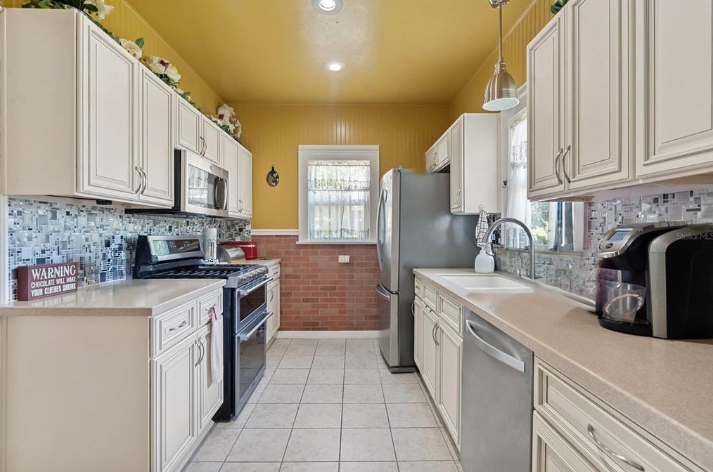 2207 Avenue F, Winter Haven, FL 33880-2120