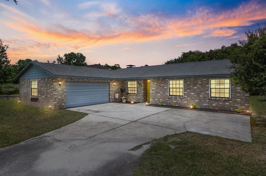 107 Lemon St, Lady Lake, FL 32159-3853