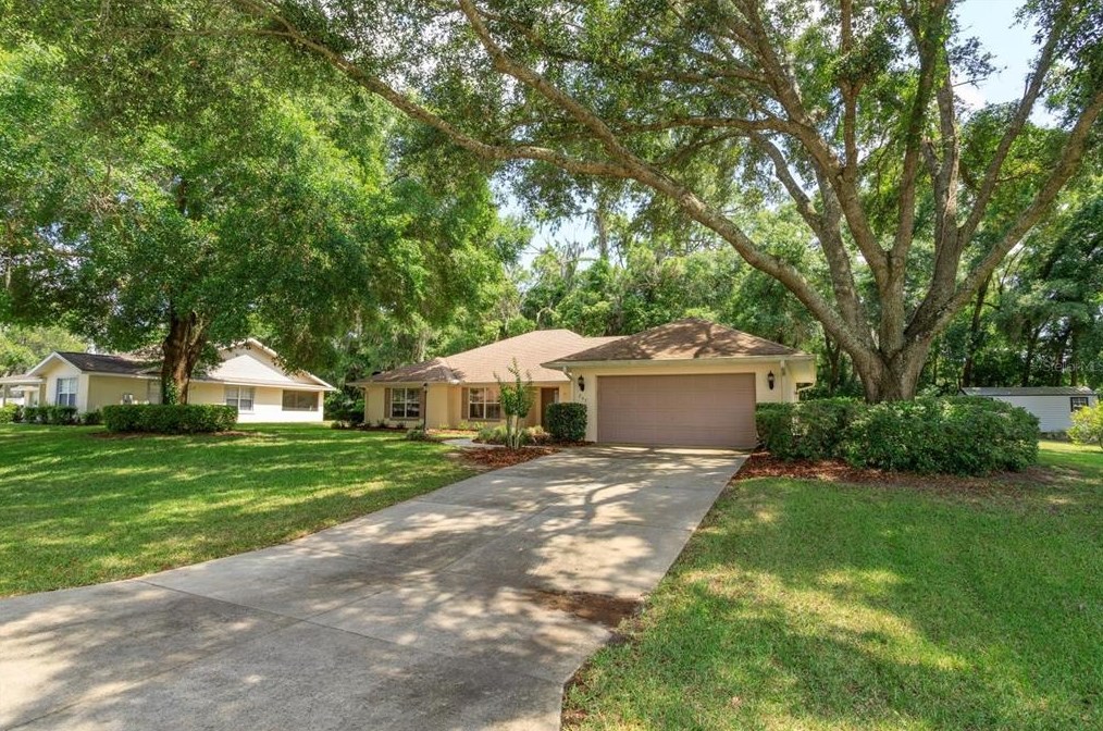 847 Berryhill Cir, Fruitland Park, FL 34731-5287