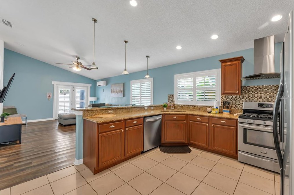 1541 Indian Oaks Trl, Kissimmee FL 34747-1951 exterior