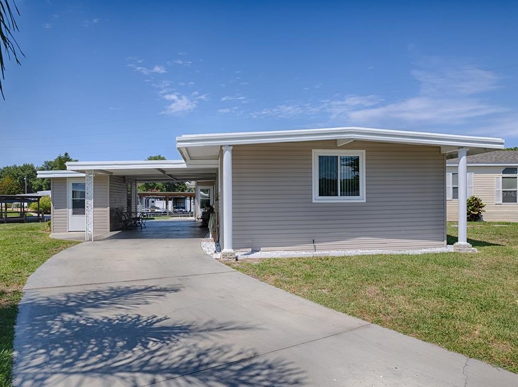 11506 Johnson Cir, Tavares, FL 32778-4721