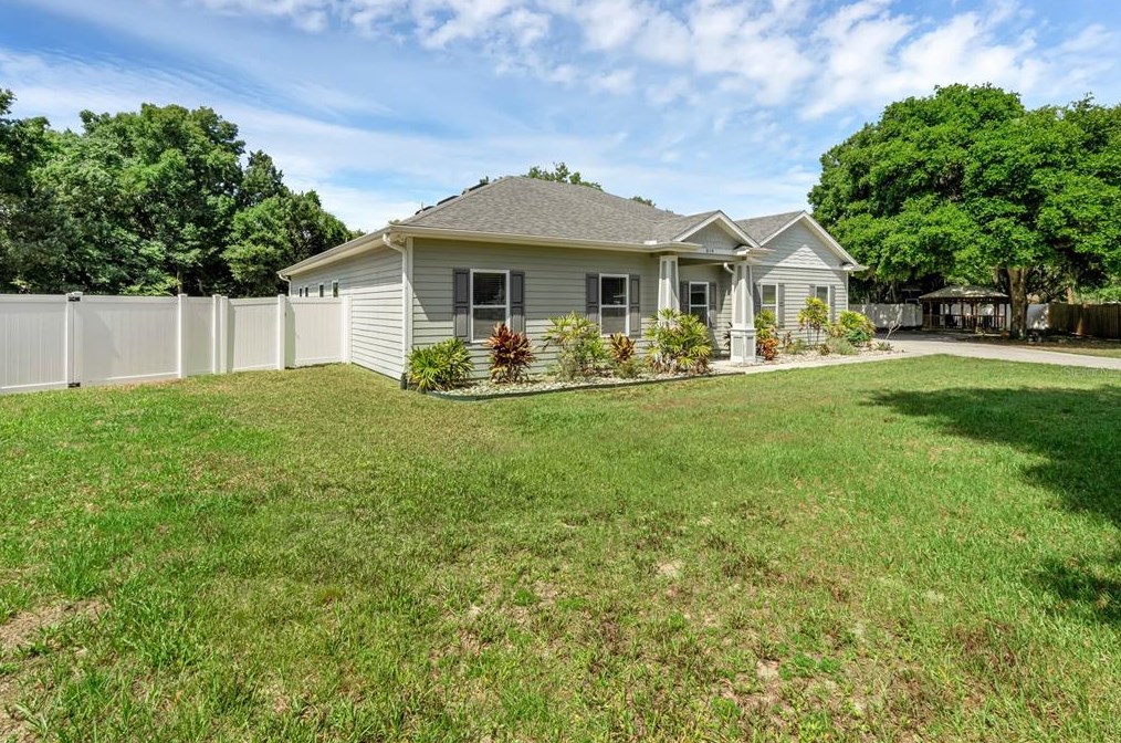 819 Deep Wood Ct, Fruitland Park, FL 34731