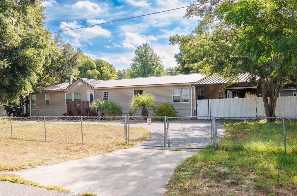 415 Alma St, Lady Lake, FL 32159-4635