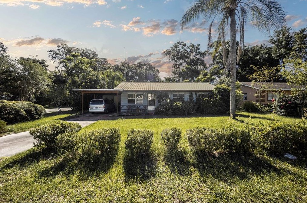 612 Stanley Ave, Wildwood, FL 34785