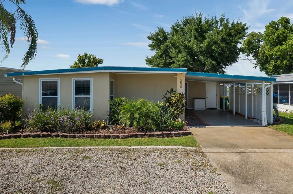 12840 Lake Dora Cir, Tavares, FL 32778