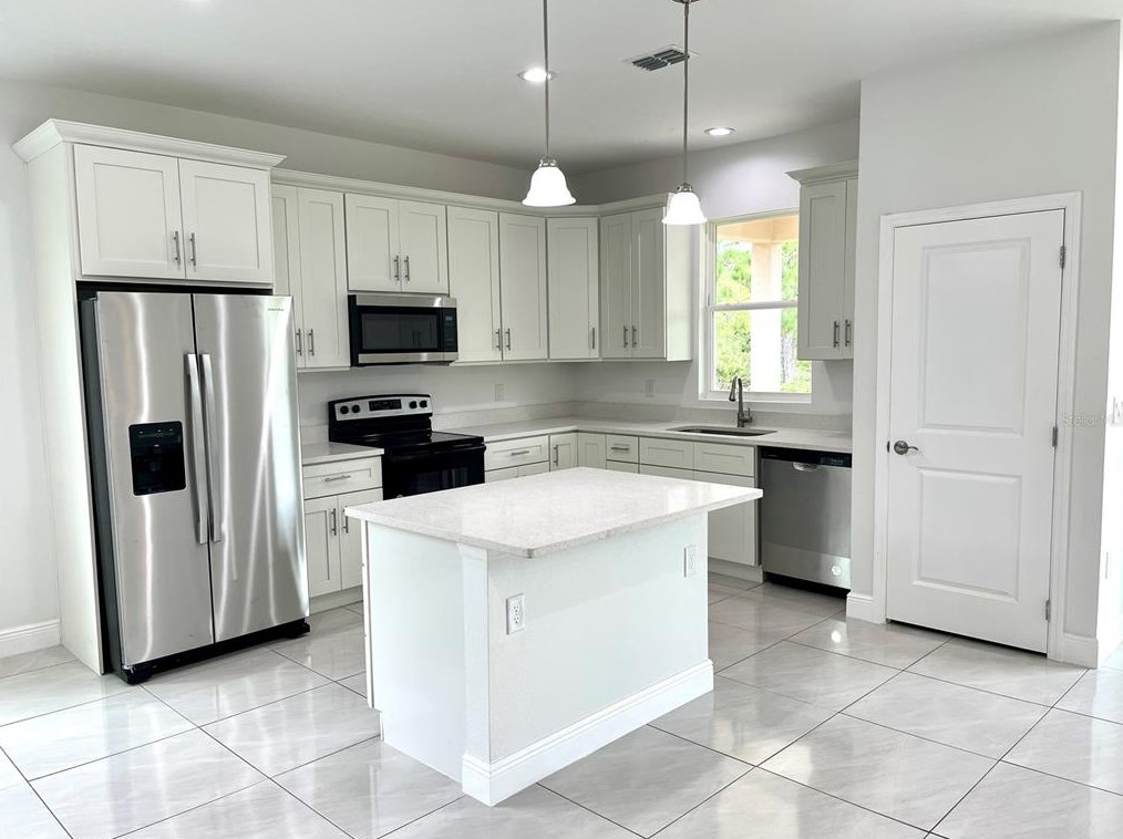 9505 Luna Dr, Saint Cloud, FL 34773-9515