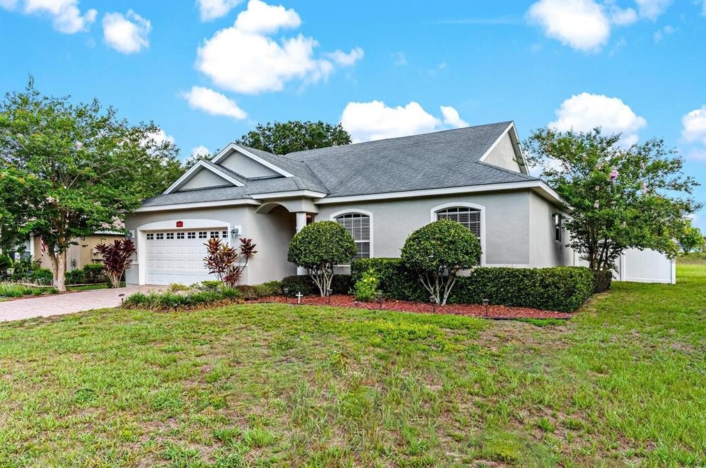 13633 Biscayne Grove Ln, Grand Island, FL 32735