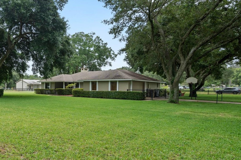 37206 S Fish Camp Rd, Grand Island, FL 32735