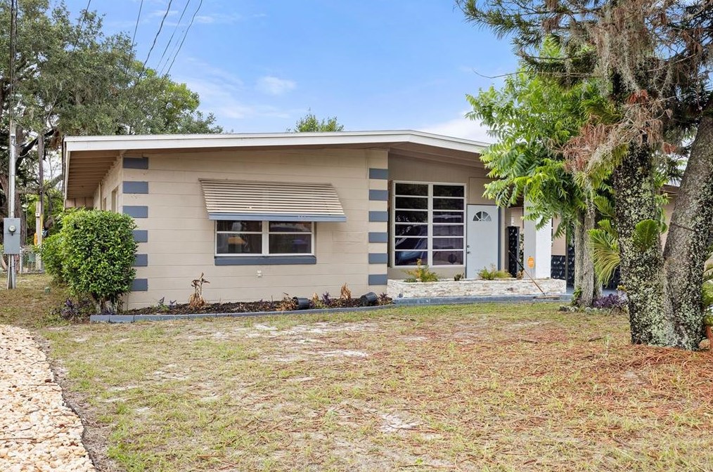 1113 Oakland Cir, Tavares, FL 32778