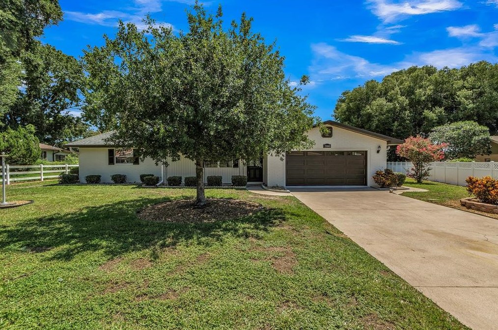 35040 Raintree Dr, Fruitland Park, FL 34731