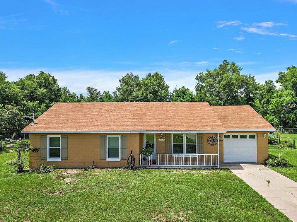 19335 E 5th St, Umatilla, FL 32784