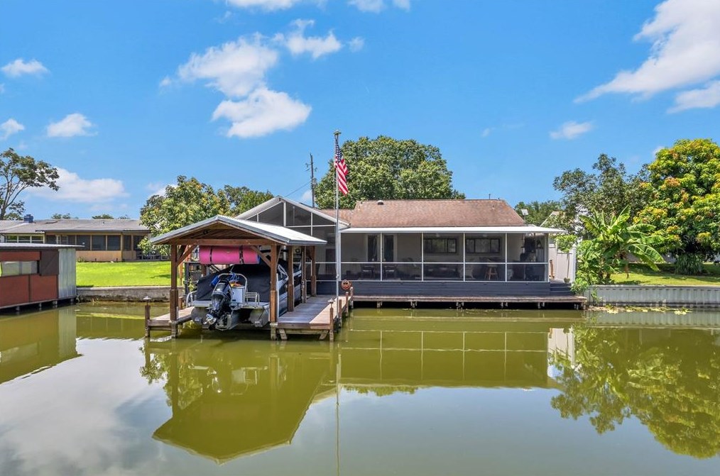 13532 Country Club Dr, Tavares, FL 32778