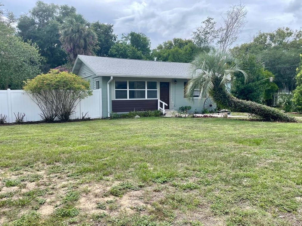 1126 Hillcrest Ct, Eustis, FL 32726