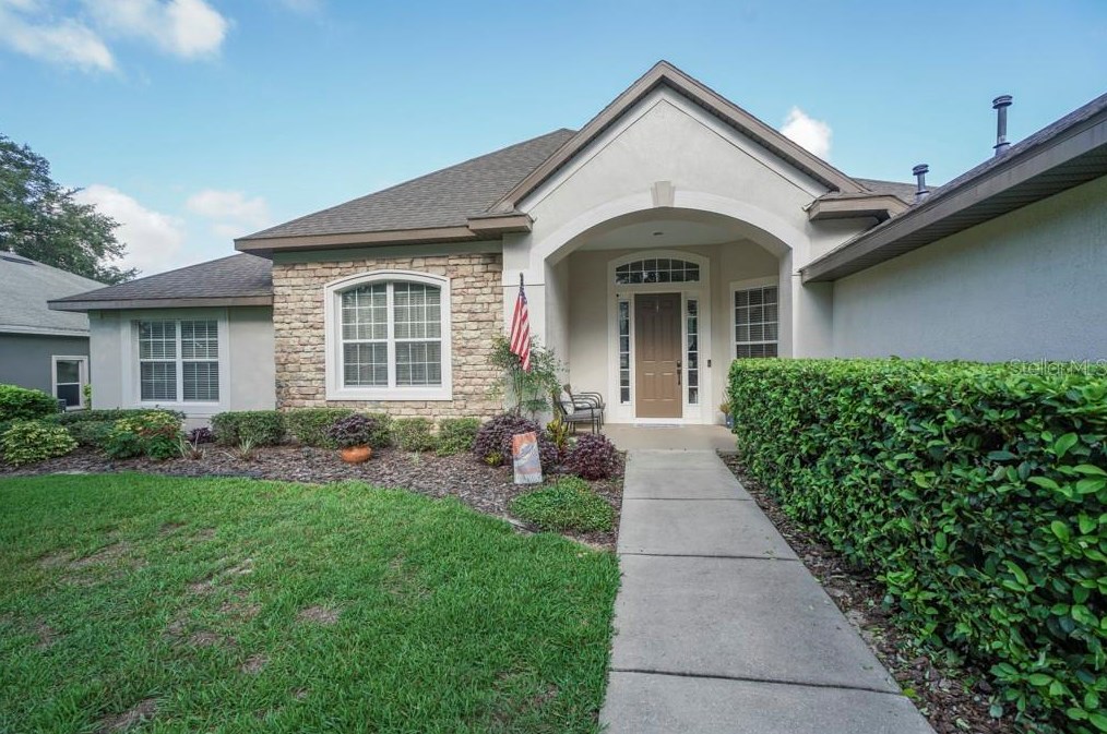 32313 Oak Canopy Dr, Mount Plymouth, FL 32776