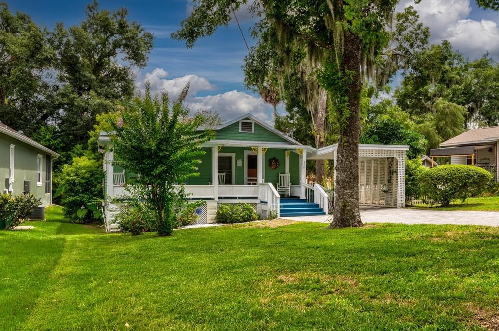348 E 10th Ave, Mount Dora, FL 32757