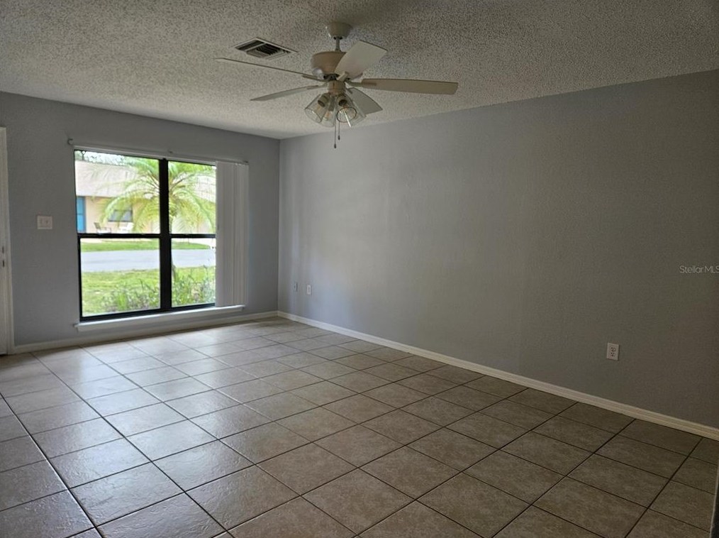 733 E Alfred St, Tavares, FL 32778
