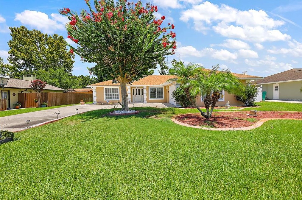 501 Blueberry Dr, Eustis, FL 32726