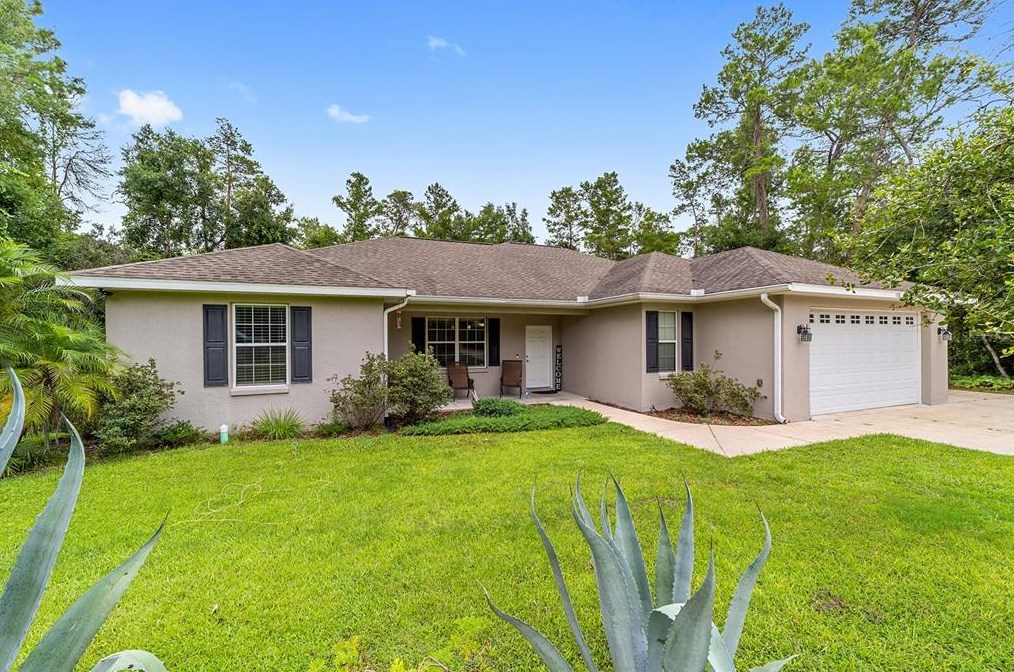169 Bay Rd, Ocklawaha, FL 32179