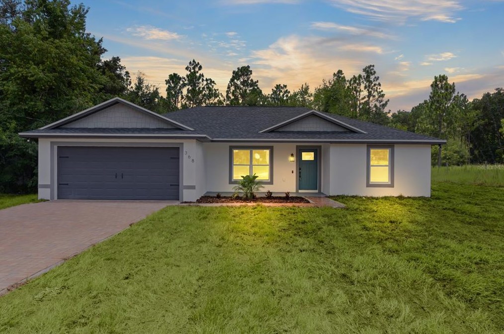 368 Malauka Loop, Ocklawaha, FL 32179