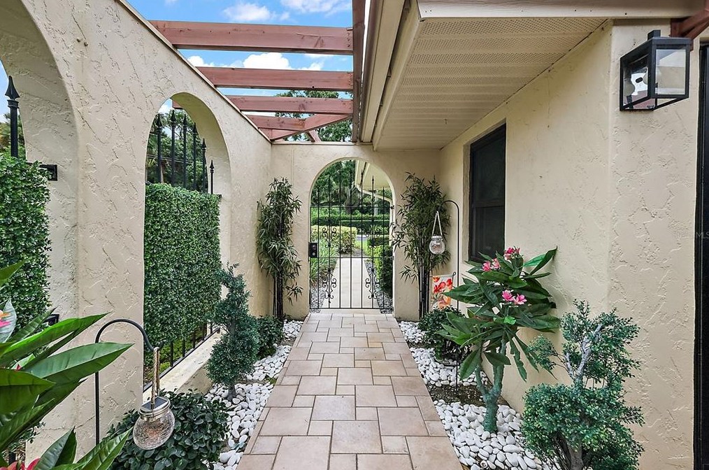 100 S Tremain St #e1, Mount Dora, FL 32757