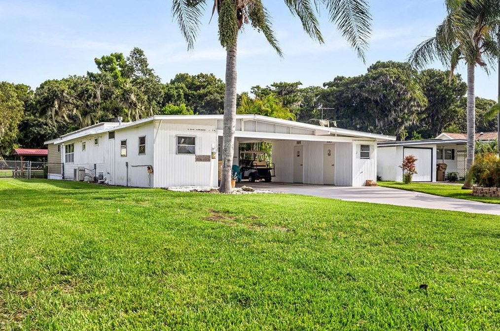 11627 Magnolia Ave, Tavares, FL 32778
