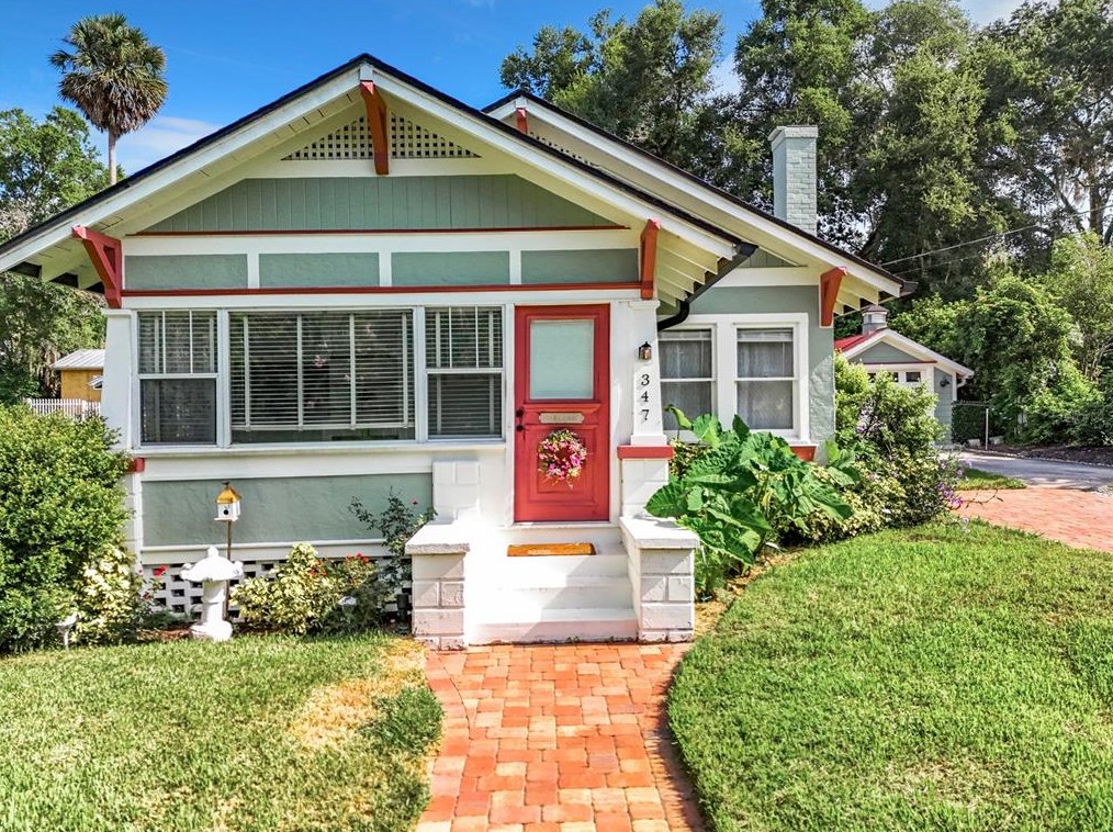 347 E 9th Ave, Mount Dora, FL 32757