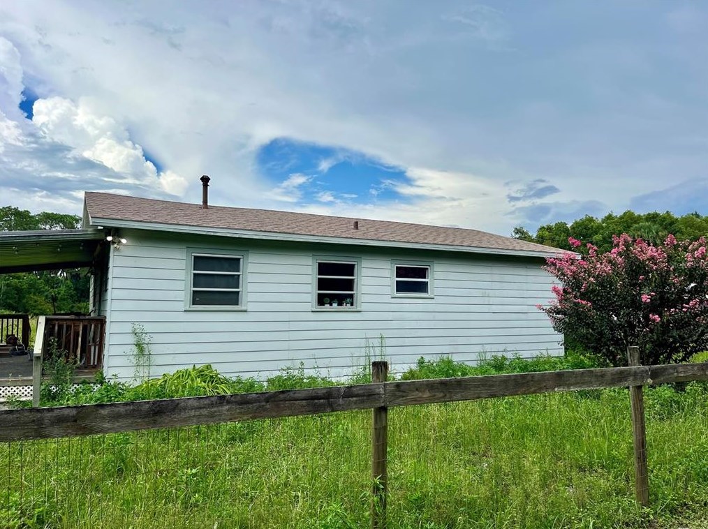 708 Lakeshore Dr, Pierson, FL 32180