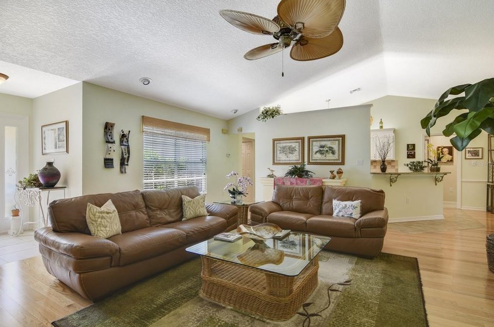 550 Chautauqua Dr, Mount Dora, FL 32757