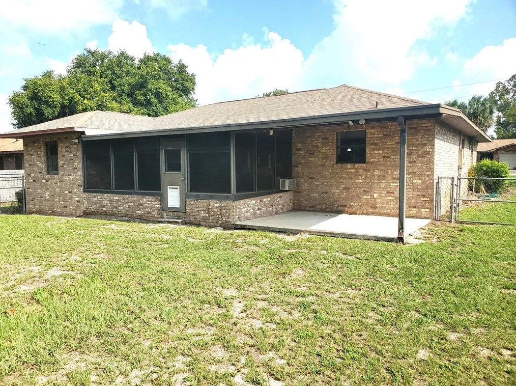5138 Sydney Rd, Fruitland Park, FL 34731