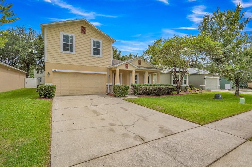 4825 Waters Gate Dr, Tavares, FL 32778