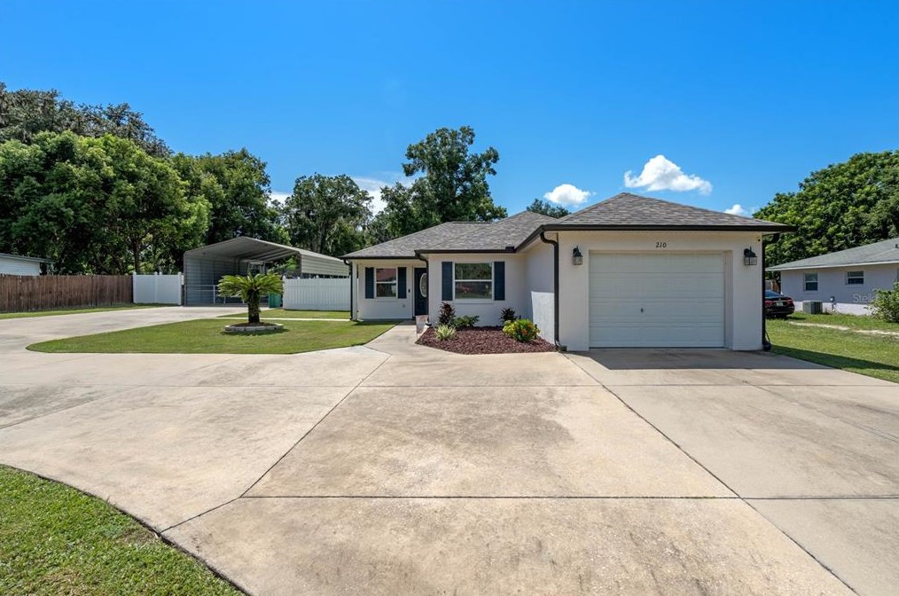 210 Willard Ave, Fruitland Park, FL 34731